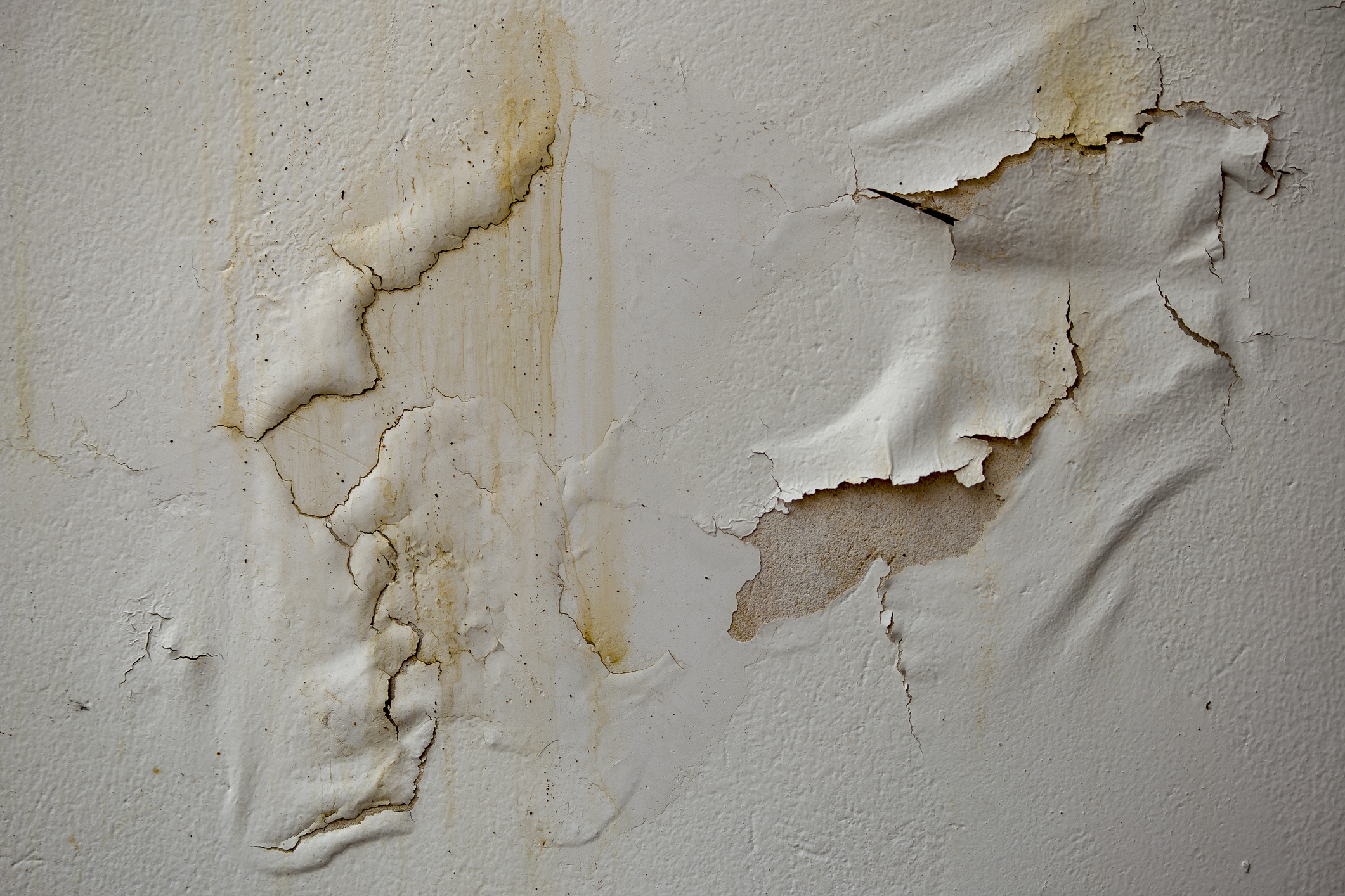 pared con mancha de humedad